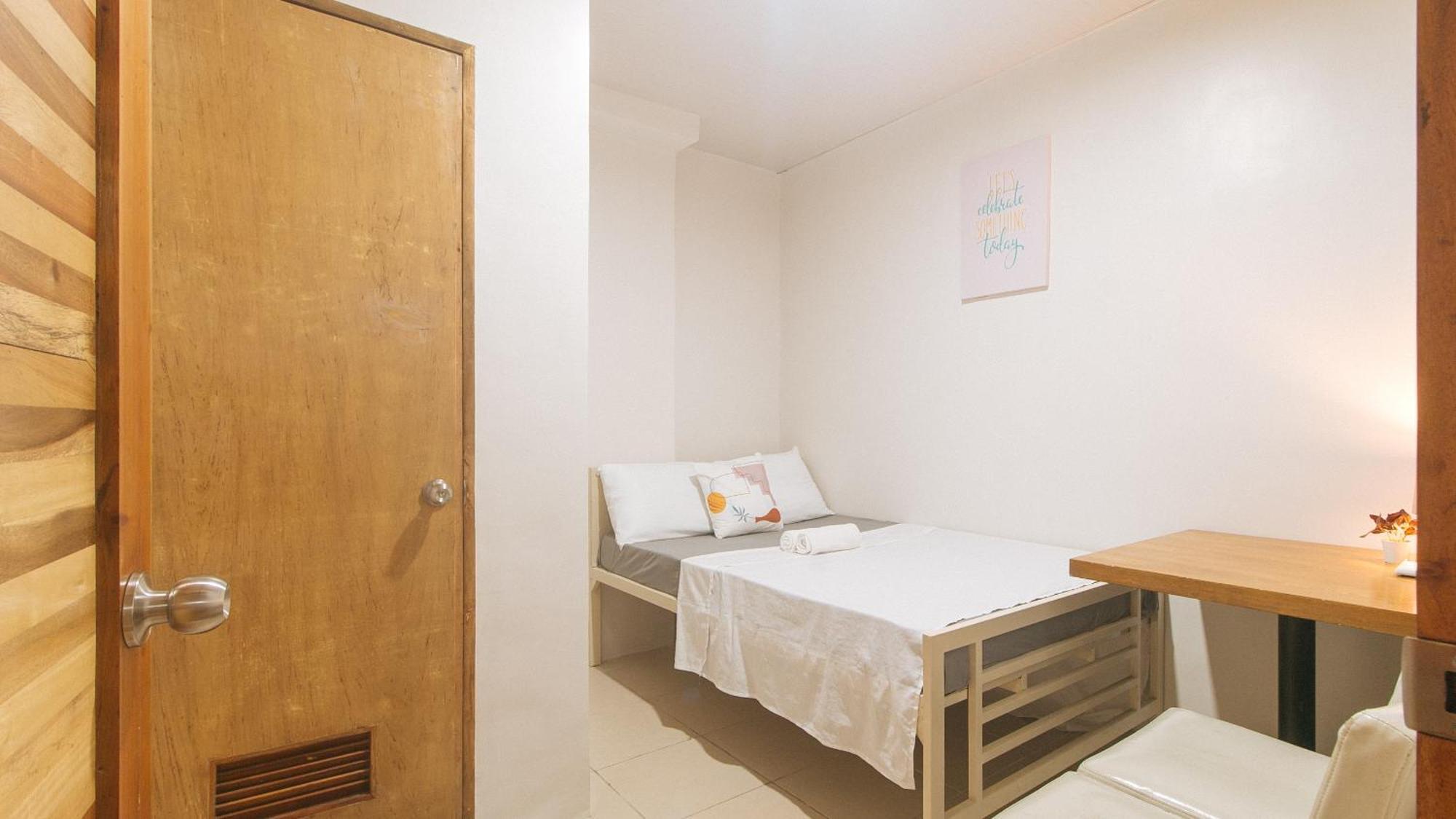 Cozy Cove Inn By Reddoorz Bacolod Bagian luar foto